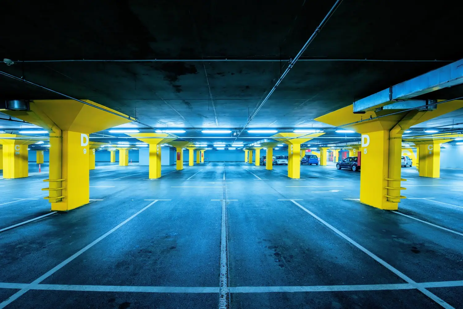 5 ukrytych miejsc parkingowych w centrum, które musisz znać