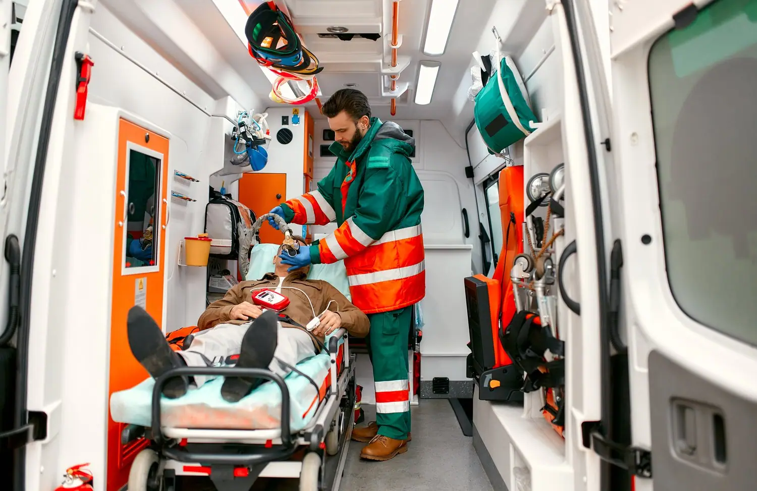 Transport medyczny - przewodnik po dostępnych usługach