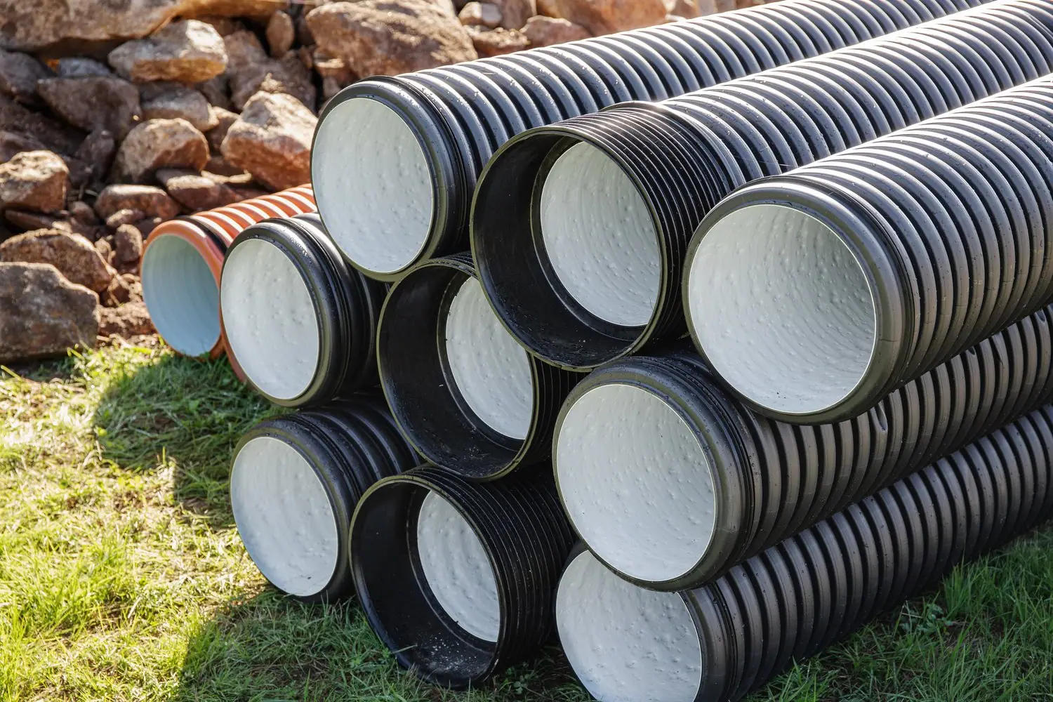 Jak wybrać odpowiednią rurę drenażową do ogrodu?